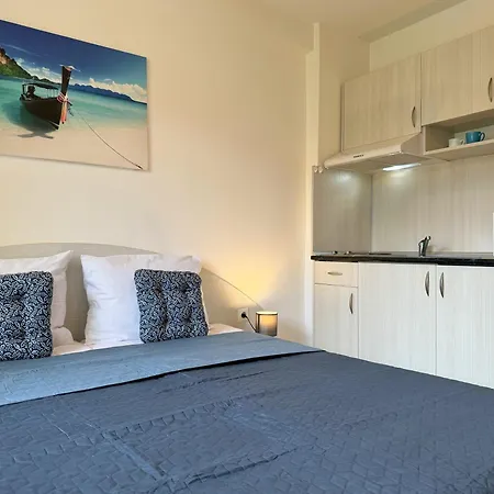 Studio In Club Jasmine For 3 Guests & Free Parking