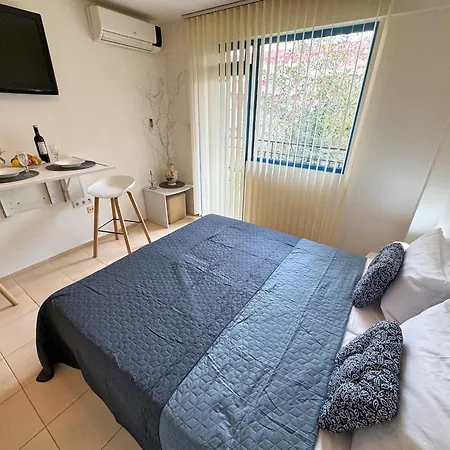 Studio In Club Jasmine For 3 Guests & Free Parking