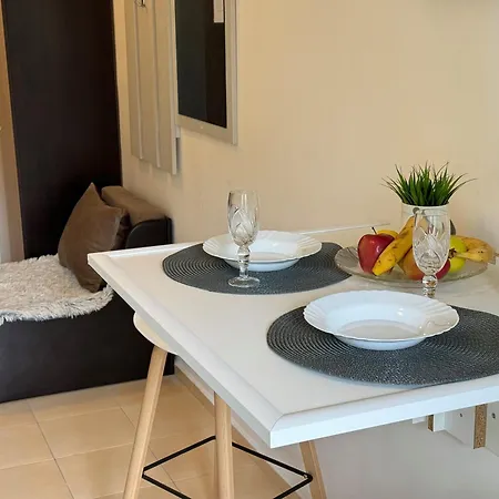 Studio In Club Jasmine For 3 Guests & Free Parking