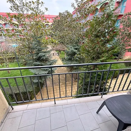 Studio In Club Jasmine For 3 Guests & Free Parking Appartamento